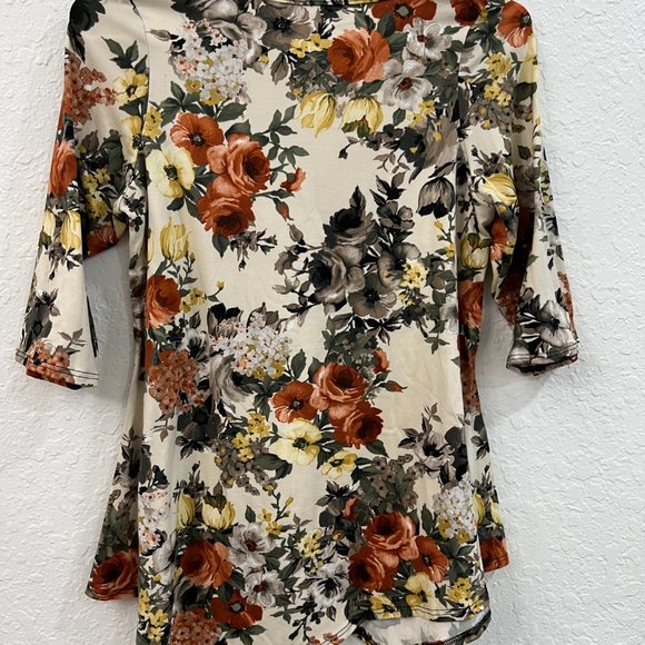 Star Vixen Women's Elbow Sleeve Hanky Hem Tunic Size Medium Light Floral - Picture 3 of 5